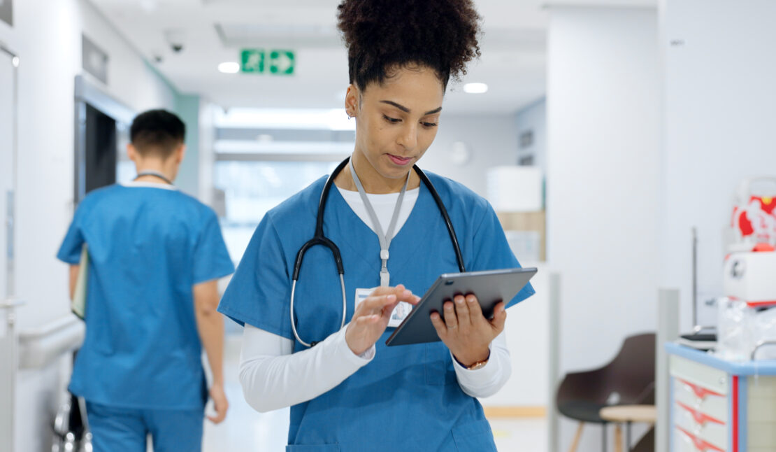 Clinician responding to medical device alarms